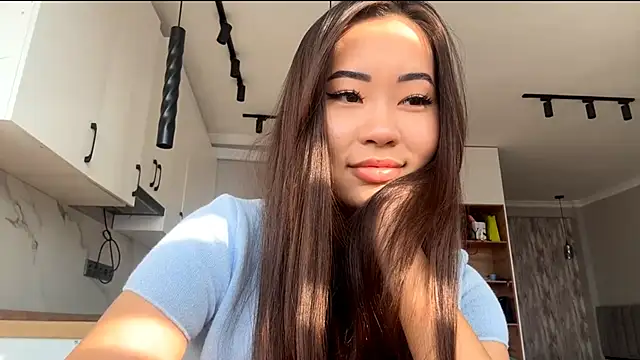 Snapshot of Ur_neighbor_Kira chatting on 10-24-25, 09:17 Ur neighbor Kira online show from 10-24-25, 09:17