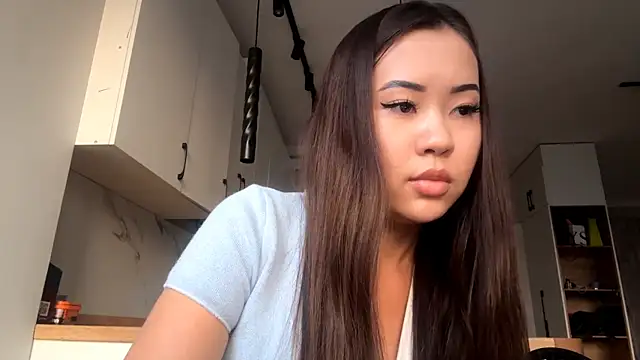 Snapshot of Ur_neighbor_Kira chatting on 10-25-25, 11:51 Ur neighbor Kira online show from 10-25-25, 11:51