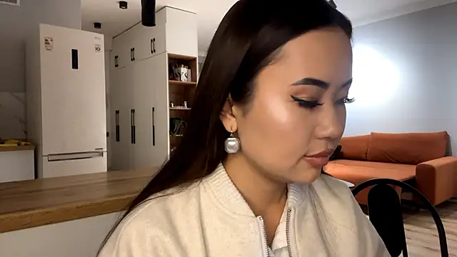 Snapshot of Ur_neighbor_Kira chatting on 11-02-25, 12:29 Ur neighbor Kira online show from 11-02-25, 12:29