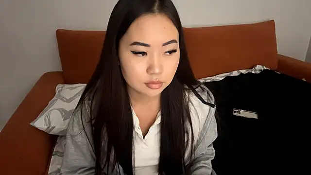 Snapshot of Ur_neighbor_Kira chatting on 11-07-25, 02:39 Ur neighbor Kira online show from 11-07-25, 02:39