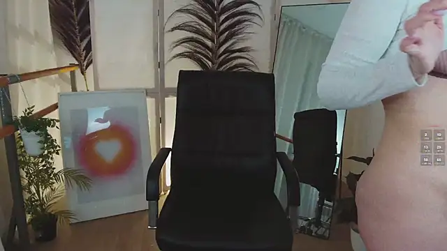 Snapshot of MayWins chatting on 11-23-25, 10:42 MayWins online show from 11-23-25, 10:42