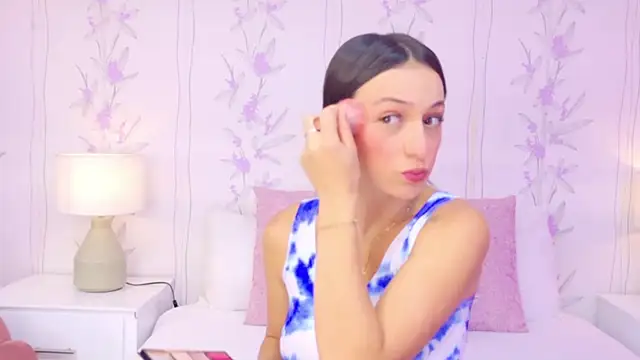 Snapshot of MarilynWild chatting on 10-18-25, 02:18 MarilynWild online show from 10-18-25, 02:18