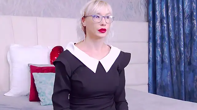 LoreneMoonlight online show from 10-10-25, 08:08