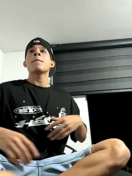 Snapshot of Adam_Loveee chatting on 10-24-25, 05:26 Adam Loveee online show from 10-24-25, 05:26