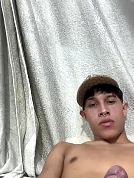 Snapshot of Adam_Loveee chatting on 10-27-25, 01:31 Adam Loveee online show from 10-27-25, 01:31