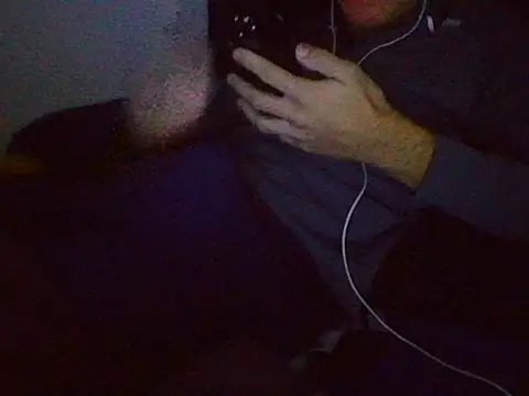 Snapshot of AlbertoRuiz086 chatting on 10-10-25, 07:29 AlbertoRuiz086 online show from 10-10-25, 07:29