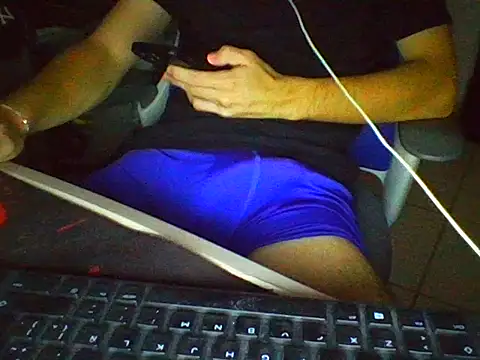 Snapshot of AlbertoRuiz086 chatting on 10-13-25, 06:57 AlbertoRuiz086 online show from 10-13-25, 06:57