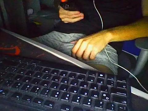 Snapshot of AlbertoRuiz086 chatting on 10-14-25, 06:36 AlbertoRuiz086 online show from 10-14-25, 06:36