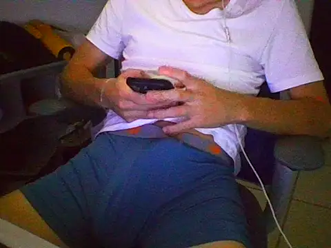 Snapshot of AlbertoRuiz086 chatting on 10-15-25, 07:19 AlbertoRuiz086 online show from 10-15-25, 07:19