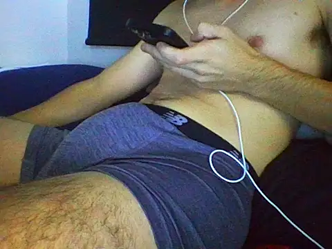 Snapshot of AlbertoRuiz086 chatting on 10-16-25, 06:14 AlbertoRuiz086 online show from 10-16-25, 06:14