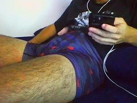 Snapshot of AlbertoRuiz086 chatting on 10-27-25, 07:34 AlbertoRuiz086 online show from 10-27-25, 07:34