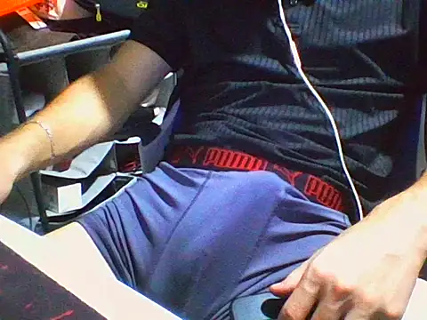 Snapshot of AlbertoRuiz086 chatting on 10-28-25, 06:17 AlbertoRuiz086 online show from 10-28-25, 06:17