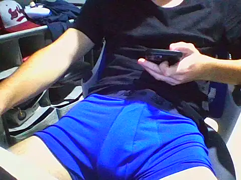 Snapshot of AlbertoRuiz086 chatting on 11-05-25, 06:24 AlbertoRuiz086 online show from 11-05-25, 06:24