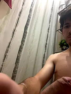 Snapshot of AlbertoRuiz086 chatting on 12-05-25, 02:53 AlbertoRuiz086 online show from 12-05-25, 02:53