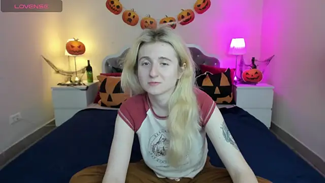 CamillaDreamer online show from 10-30-25, 05:57