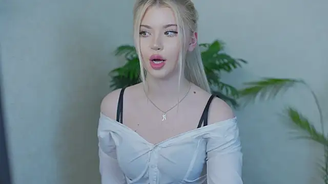 Snapshot of AshleyNikoo chatting on 10-09-25, 04:49 AshleyNikoo online show from 10-09-25, 04:49