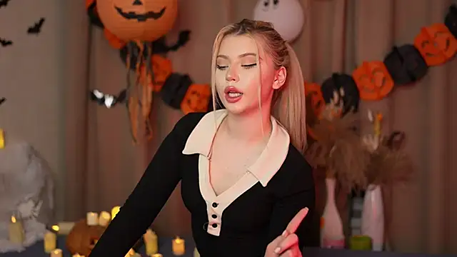 Snapshot of AshleyNikoo chatting on 10-30-25, 03:35 AshleyNikoo online show from 10-30-25, 03:35