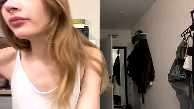 ElissaMikrot online show from 10-22-25, 05:34