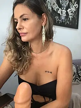 Snapshot of AlinemariaX chatting on 10-02-25, 04:47 AlinemariaX online show from 10-02-25, 04:47