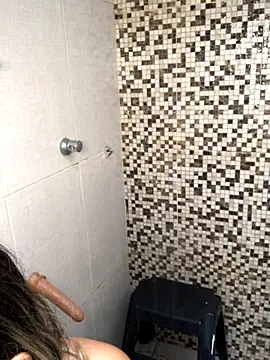 Snapshot of AlinemariaX chatting on 10-15-25, 04:29 AlinemariaX online show from 10-15-25, 04:29