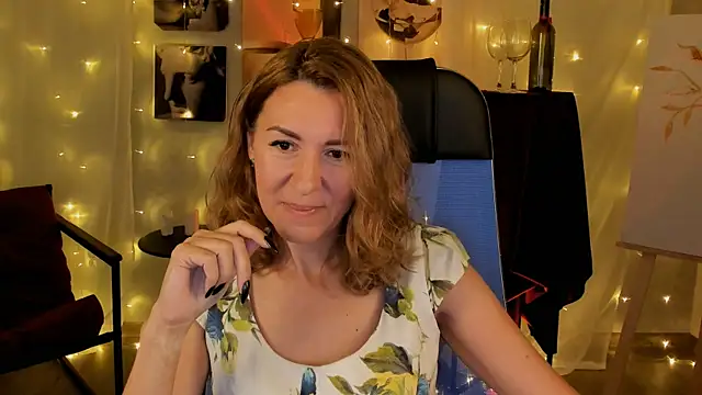 Snapshot of DonnaSmitth chatting on 10-13-25, 03:45 DonnaSmitth online show from 10-13-25, 03:45