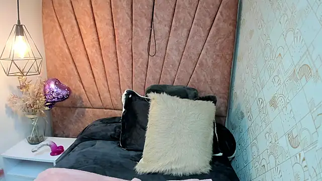 Issa Milf   online show from 11-05-25, 01:22