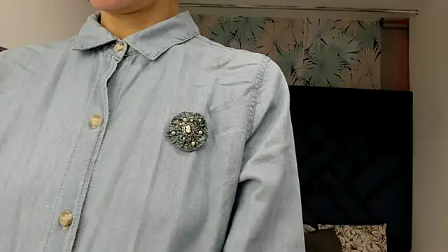 Valery More   online show from 10-21-25, 12:06