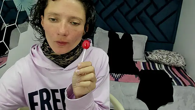 Valery More   online show from 10-25-25, 12:13