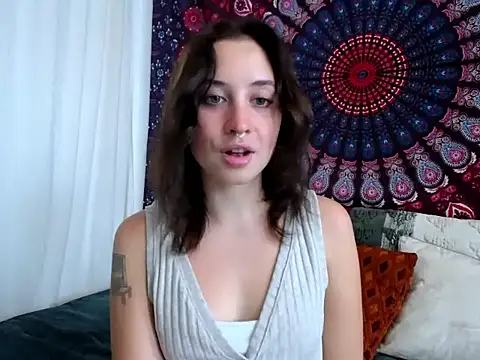 Snapshot of AdalynKiss chatting on 10-28-25, 01:14 AdalynKiss online show from 10-28-25, 01:14