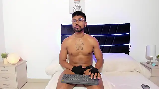 Taylormaccurdy  online show from 11-06-25, 03:13