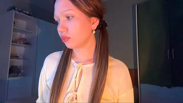 Snapshot of EmiIyKitty chatting on 10-22-25, 08:08 EmiIyKitty online show from 10-22-25, 08:08