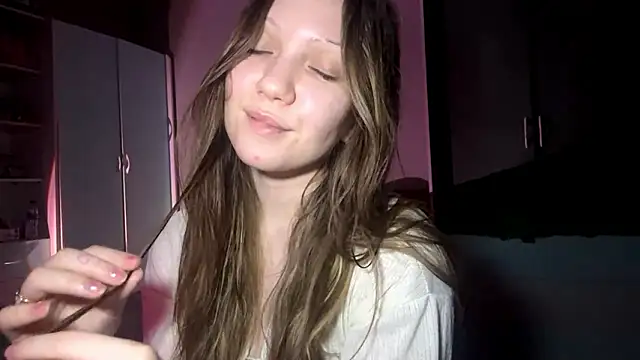 Snapshot of EmiIyKitty chatting on 02-01-26, 06:28 EmiIyKitty online show from 02-01-26, 06:28