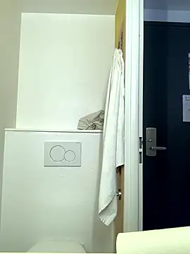 GoldenPussy1329 online show from 01-10-26, 10:39