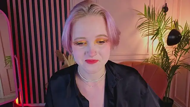 luna son online show from 11-22-25, 06:12