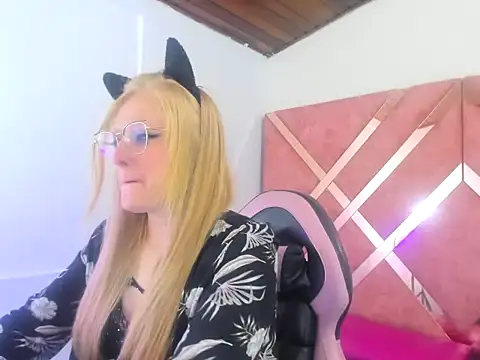 AliceCat 01 online show from 09-30-25, 04:06