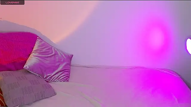 Snapshot of Sofi_Booty07 chatting on 10-17-25, 03:42 Sofi Booty07 online show from 10-17-25, 03:42