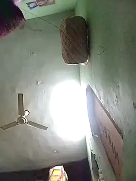 RED Queen 6 online show from 11-21-25, 04:33