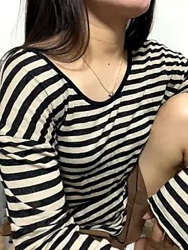 lee ly online show from 10-23-25, 09:41