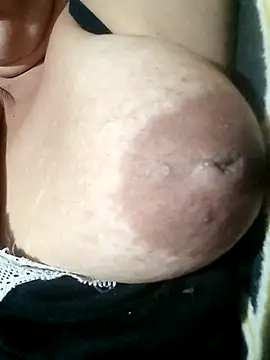 Hotmommax online show from 10-22-25, 07:24