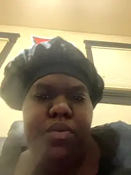 Snapshot of Angelslays chatting on 10-24-25, 10:44 Angelslays online show from 10-24-25, 10:44