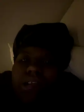 Snapshot of Angelslays chatting on 10-27-25, 01:31 Angelslays online show from 10-27-25, 01:31