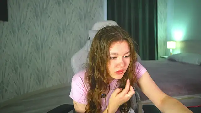 LewisThrone online show from 09-29-25, 04:17