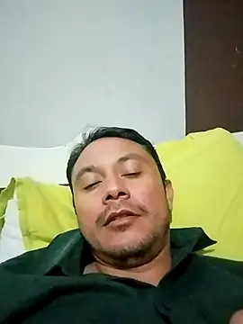 Snapshot of Ricuss9 chatting on 10-05-25, 03:27 Ricuss9 online show from 10-05-25, 03:27