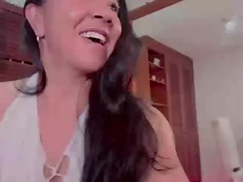 Snapshot of Talia__velvet chatting on 12-14-25, 08:52 Talia velvet online show from 12-14-25, 08:52