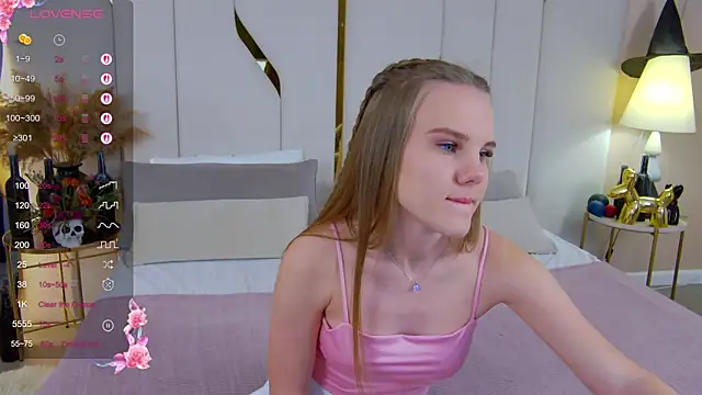 Snapshot of Lili_Lohan chatting on 10-23-25, 05:01 Lili Lohan online show from 10-23-25, 05:01