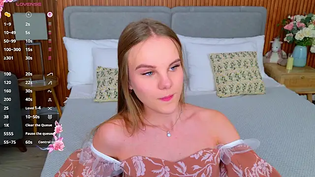 Snapshot of Lili_Lohan chatting on 11-13-25, 05:01 Lili Lohan online show from 11-13-25, 05:01