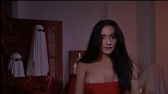 Snapshot of Milana_De chatting on 10-31-25, 10:44 Milana De online show from 10-31-25, 10:44