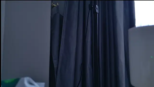 Snapshot of Milana_De chatting on 11-03-25, 05:36 Milana De online show from 11-03-25, 05:36