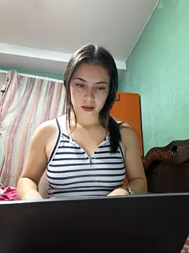 Snapshot of EmmaValencia_ chatting on 11-21-25, 04:44 EmmaValencia online show from 11-21-25, 04:44