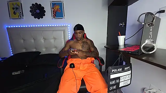 Snapshot of DiegoXL111 chatting on 10-04-25, 04:32 DiegoXL111 online show from 10-04-25, 04:32